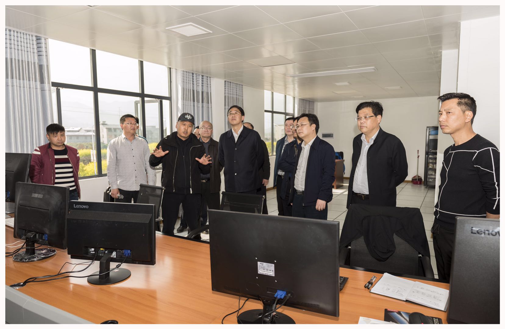 張家界市委、常委常務(wù)副市長羅智斌一行來我公司調(diào)研指導(dǎo)工作
